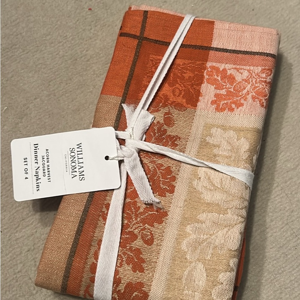 Williams Sonoma Linen and Cotton Napkins in Orange and Cream
Set of 4